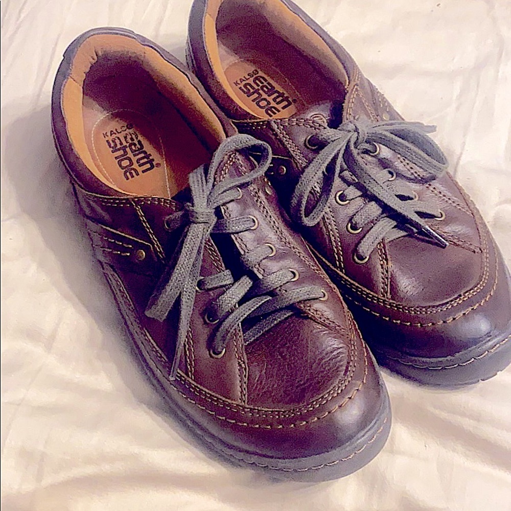 Earth shoes with negative heel